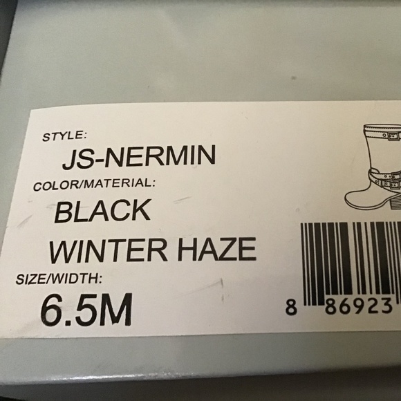 Black boots - Picture 3 of 3